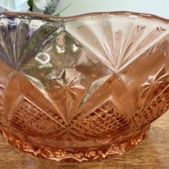 Vintage Pink Depression Glass Fruit Bowl Diamond Cut Starburst Pattern Elegant S - Picture 5 of 6